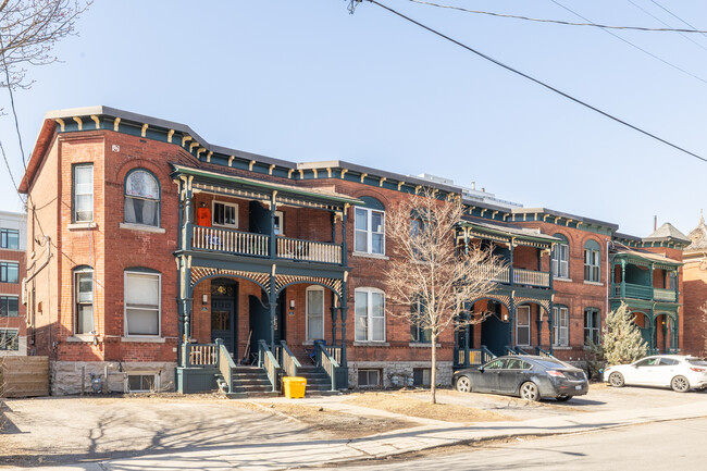 38-48 Sweetland Av