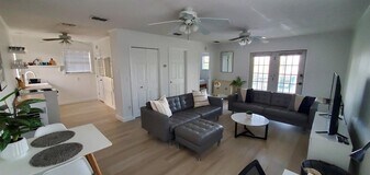 117 W Davis St in Port Isabel, TX - Building Photo