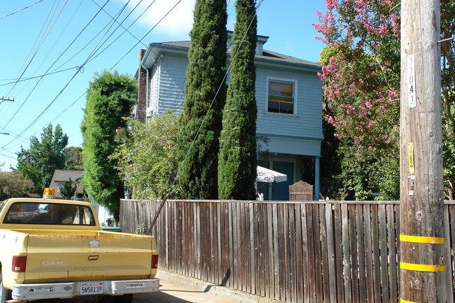 51-511/2 Glen Ave in Oakland, CA - Building Photo - Building Photo