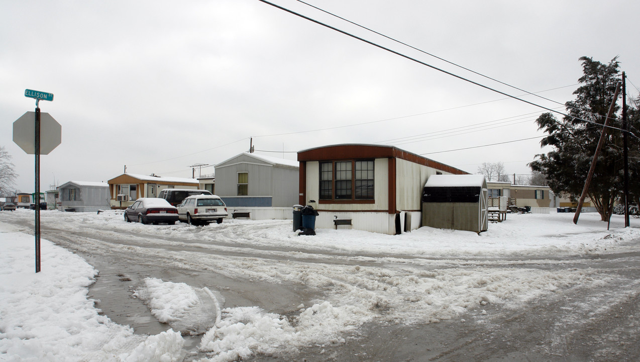 2201 N 5th Ave in Ironton, OH - Building Photo