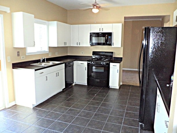 8601 Sycamore Ct in Fox Lake, IL - Building Photo - Building Photo