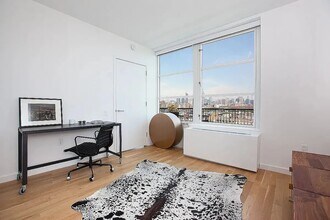 331 E Houston St in New York, NY - Building Photo - Building Photo