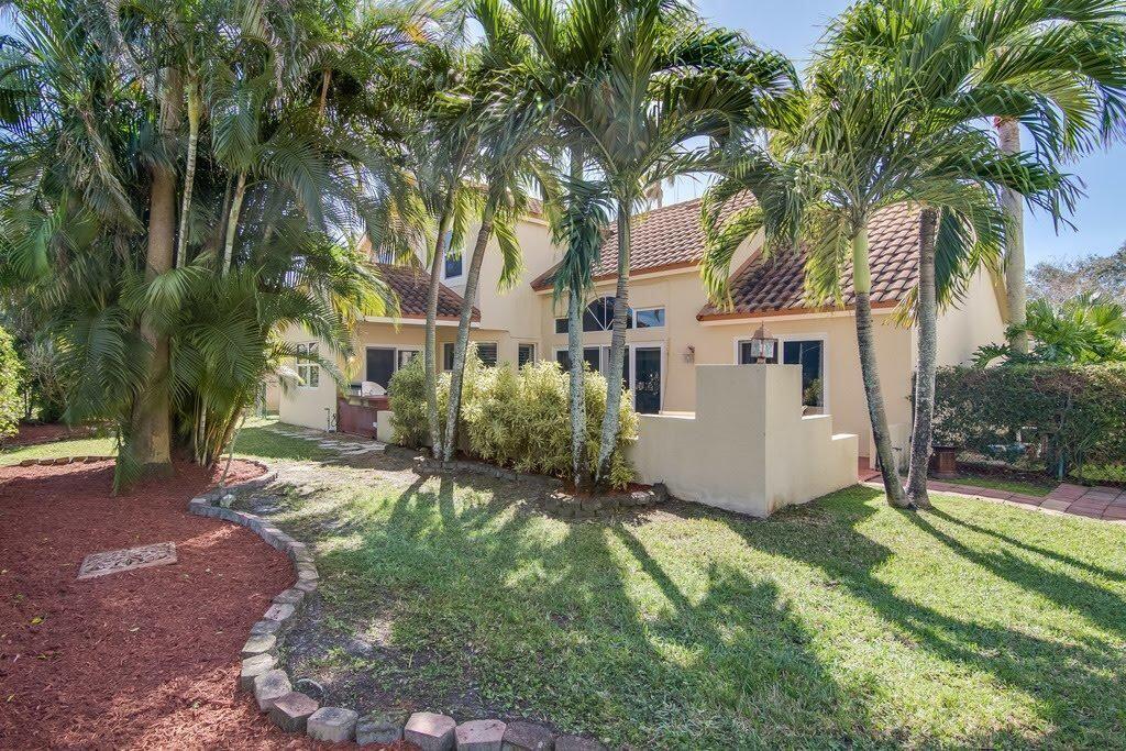 1343 Lake Breeze Dr in Wellington, FL - Building Photo