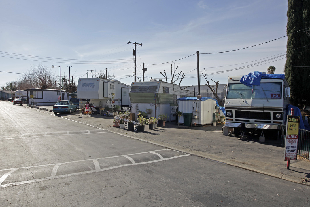 Sacramento Sun RV Park in Sacramento, CA - Building Photo