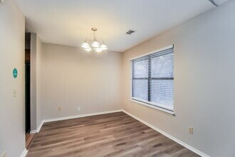 16 N Greengate Dr in Yukon, OK - Building Photo - Building Photo