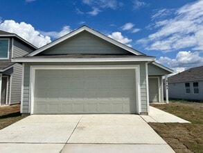 9183 Trails End in Seguin, TX - Building Photo - Building Photo