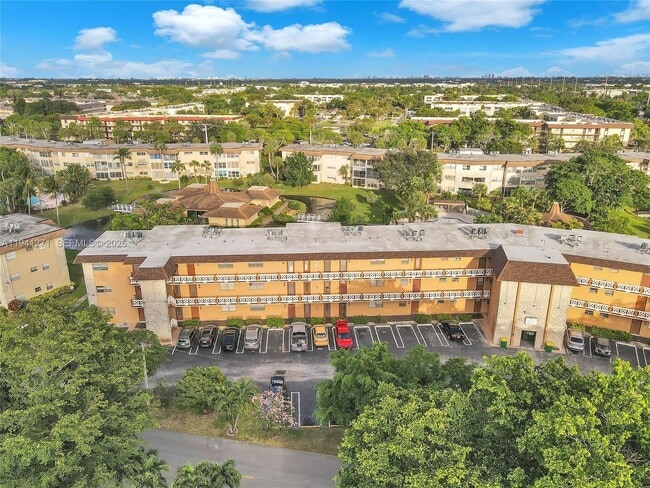 5041 W Oakland Park Blvd in Lauderdale Lakes, FL - Building Photo - Building Photo