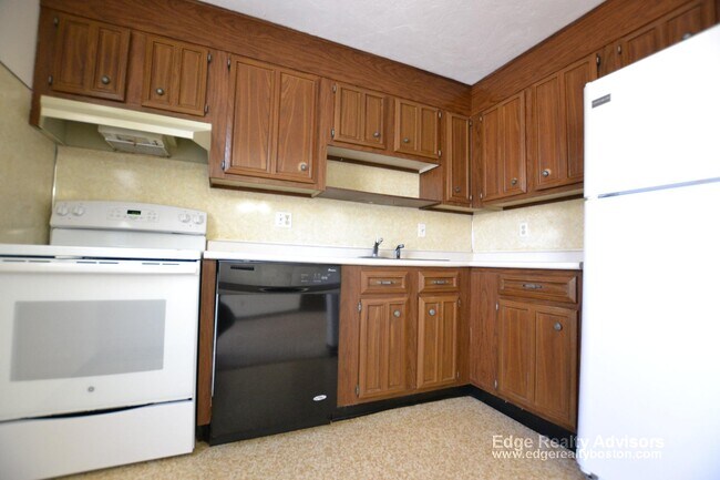 2 General Greene Ave, Unit 3