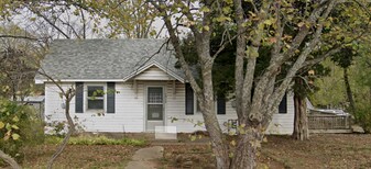 1317 E Cherry St in Nevada, MO - Building Photo