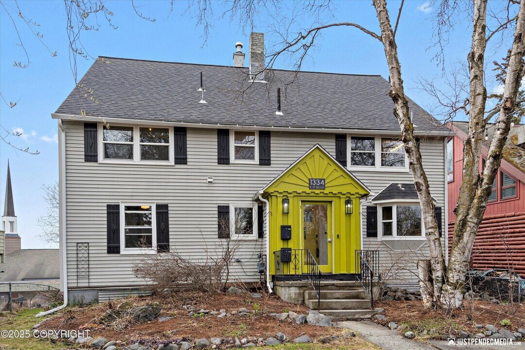 1334 K St in Anchorage, AK - Building Photo