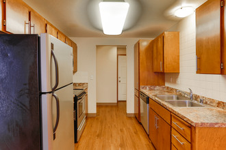 Mayfair Court in Spokane, WA - Foto de edificio - Interior Photo