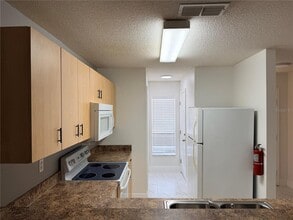 145 Ocean Bluff Dr in Poinciana, FL - Building Photo - Building Photo