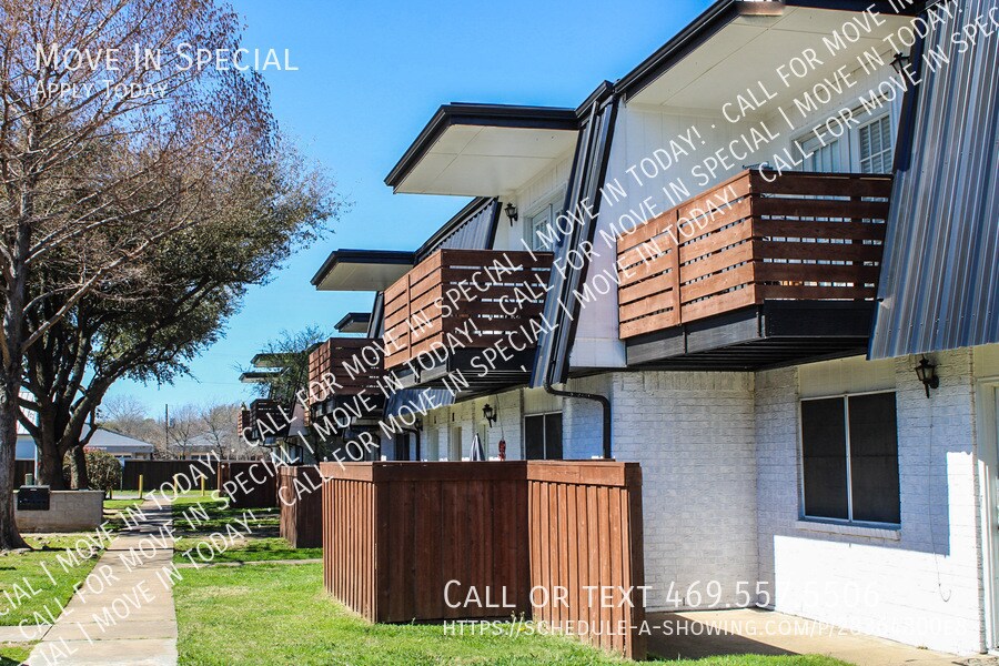1023 W Pioneer Pkwy-Unit --- in Arlington, TX - Building Photo