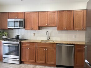 724 6th St in Carlstadt, NJ - Foto de edificio - Building Photo