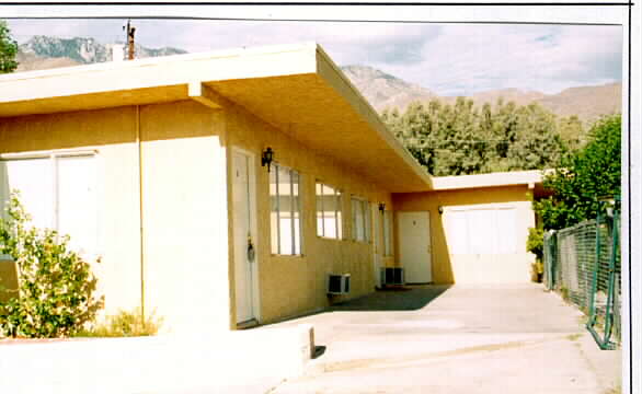 2295 N Junipero Ave in Palm Springs, CA - Building Photo