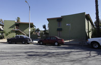 Park Tampa Apartments in Reseda, CA - Foto de edificio - Building Photo