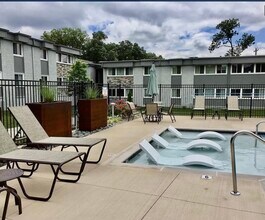 1900 Richard Jones Rd, Unit P4 in Nashville, TN - Foto de edificio - Building Photo