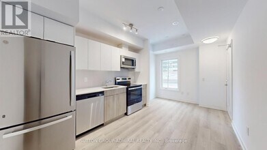 3069 Pharmacy Ave in Toronto, ON - Building Photo - Building Photo