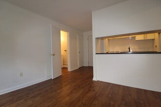 15 Fairfax Ave, Unit B-2 in West Hartford, CT - Foto de edificio - Building Photo