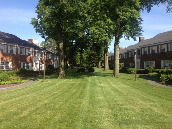 Georgian Gardens in East Orange, NJ - Building Photo - Building Photo