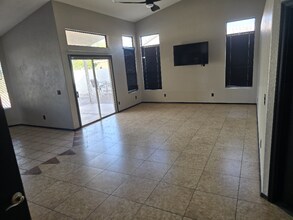 8228 W Palmaire Ave in Glendale, AZ - Foto de edificio - Building Photo