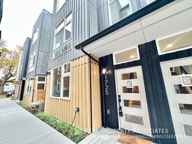 1725 17th Ave in Seattle, WA - Building Photo