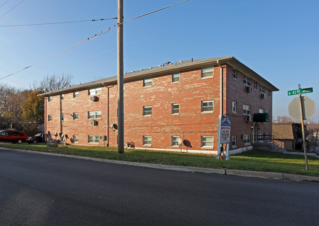 Fisher Court in Kansas City, KS - Foto de edificio - Building Photo