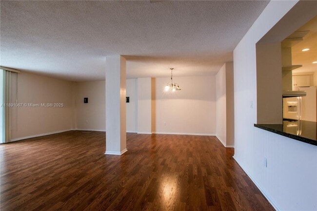 1833 S Ocean Dr in Hallandale Beach, FL - Foto de edificio - Building Photo