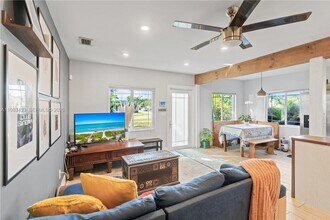 2447 Wilson St in Hollywood, FL - Building Photo - Building Photo