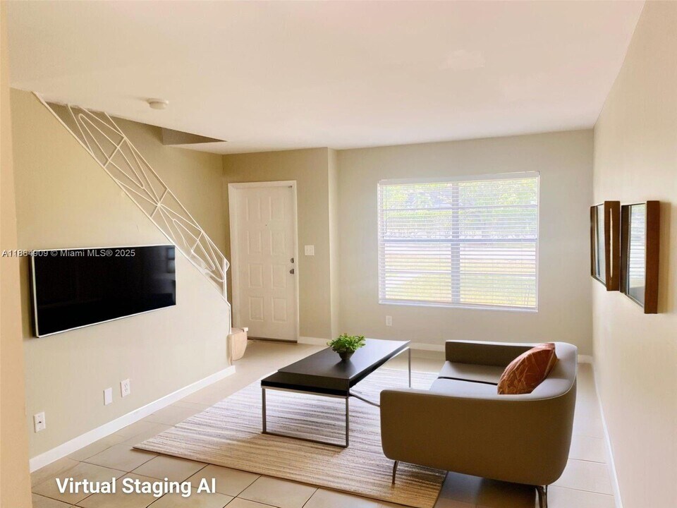 4668 NW 9th Dr in Plantation, FL - Building Photo