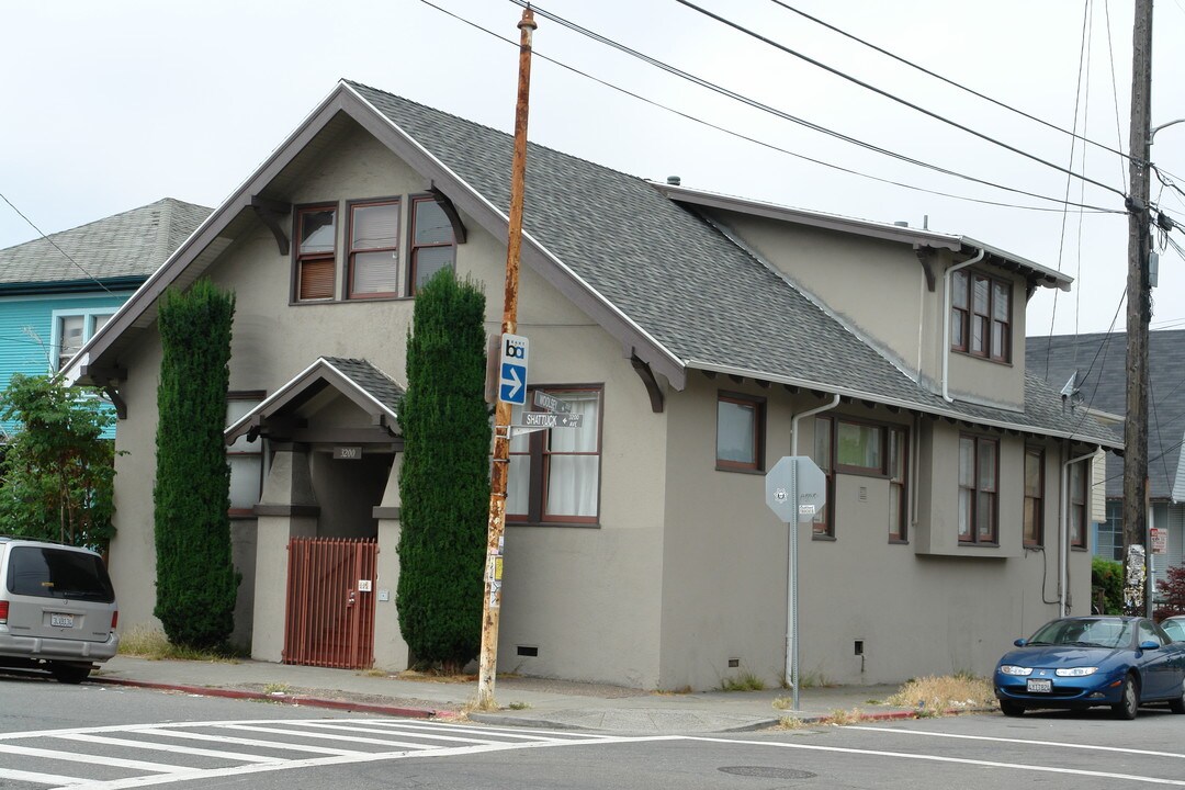 3200 Shattuck Ave in Berkeley, CA - Building Photo