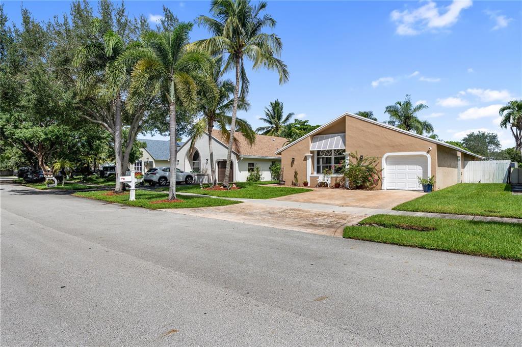 9803 SW 59th St in Cooper City, FL - Building Photo