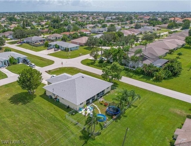 4414 SW 7th Pl in Cape Coral, FL - Building Photo - Building Photo