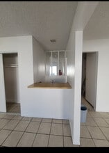 4426 Via San Rafael in Las Vegas, NV - Foto de edificio - Building Photo