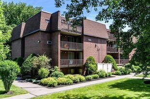 140 Kenrick St, Unit 23 in Boston, MA - Building Photo