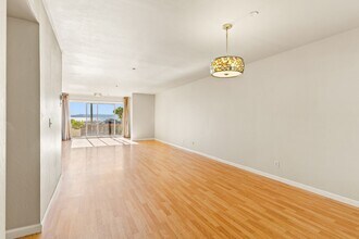 1001 Shore Line Dr in Alameda, CA - Building Photo - Building Photo