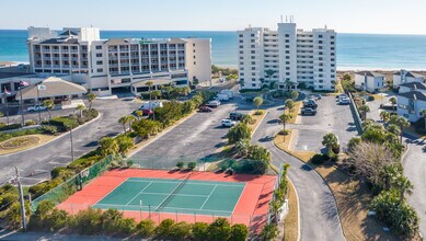 The Islander Condominium in Wrightsville Beach, NC - Foto de edificio - Building Photo