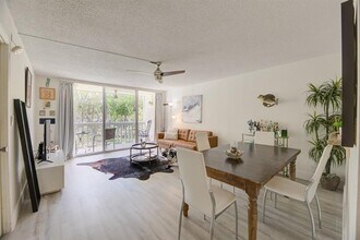 7081 Environ Blvd in Lauderhill, FL - Building Photo - Building Photo