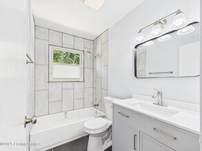 207 Greenlawn Dr in New Albany, IN - Building Photo - Building Photo