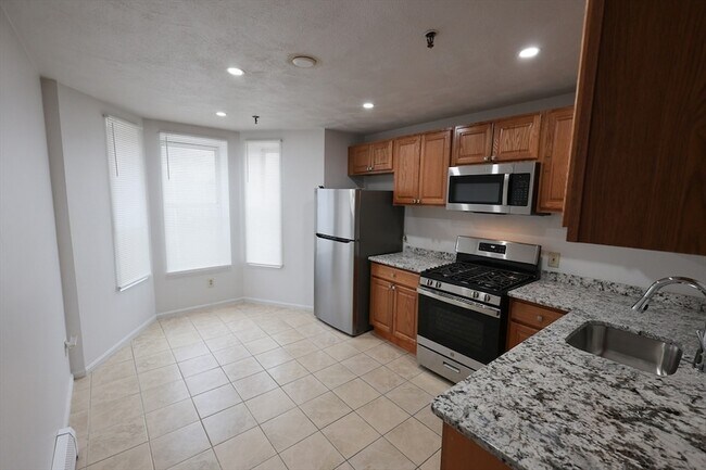 61 St James St, Unit 3 in Boston, MA - Building Photo - Building Photo