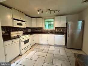 4521 Edinburg Dr in Woodbridge, VA - Building Photo - Building Photo