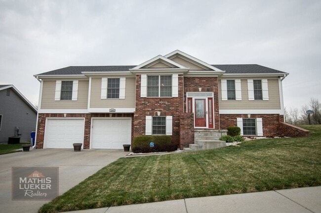 property at 2202 Ponca Dr