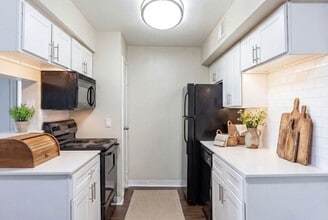 Steepleway Downs in Houston, TX - Building Photo - Building Photo