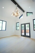 2119 Hyperion Ave in Los Angeles, CA - Foto de edificio - Building Photo