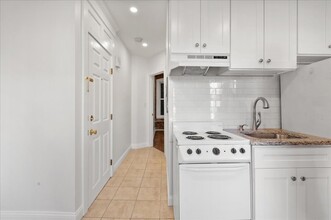 19 Harris St in Brookline, MA - Foto de edificio - Building Photo