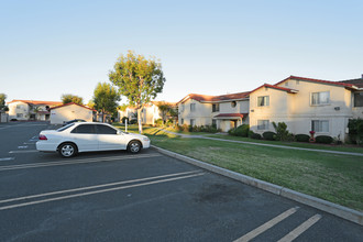 Regency Crest Apartments in Vista, CA - Building Photo - Building Photo