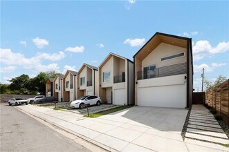 24 N 28th St in McAllen, TX - Building Photo - Building Photo