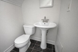 449 SE 4th Ave in Hillsboro, OR - Building Photo - Building Photo