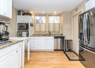 8 Webster St in Newton, MA - Building Photo - Building Photo