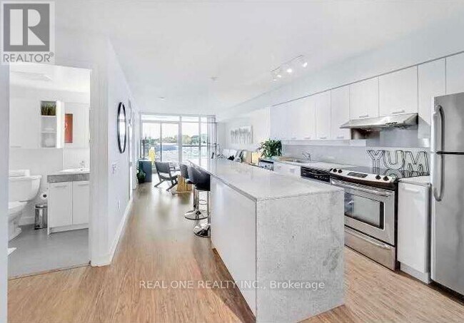 29 Singer Ct in Toronto, ON - Building Photo - Building Photo